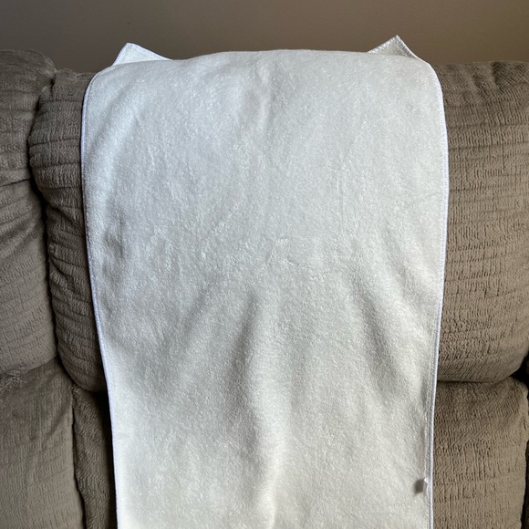 EUC St. Patrick’s Day Hand Towel - Picture 4 of 4